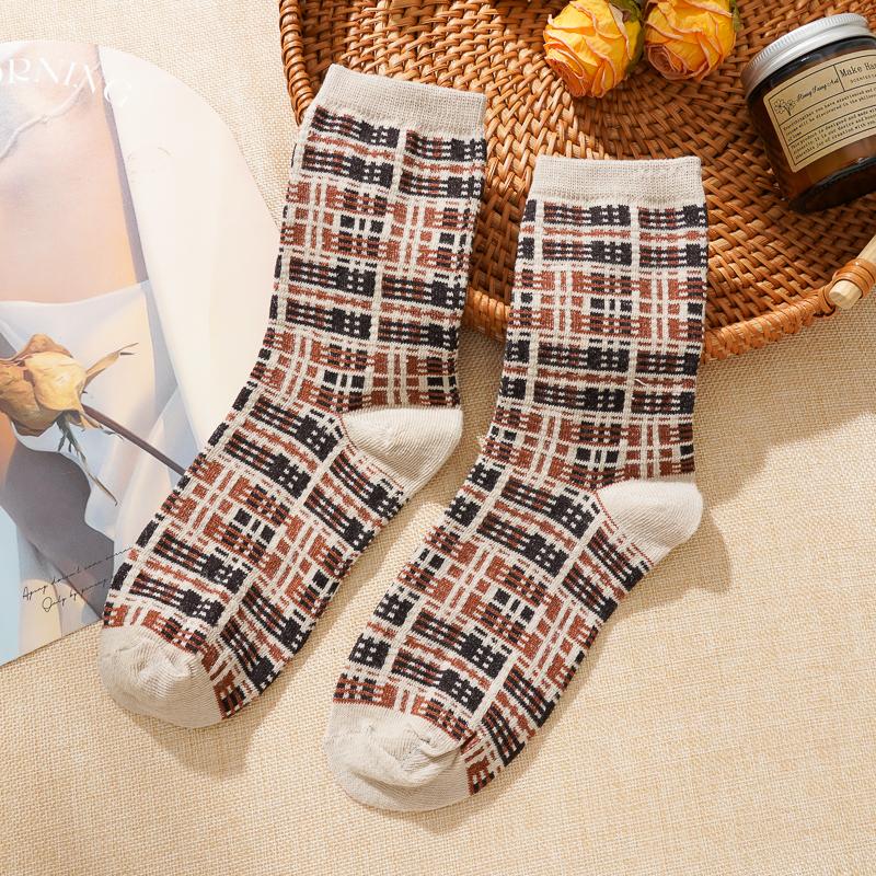 Long Socks for Women Autumn and Winter Mid-tube Women's Socks Sweat-absorbent and Breathable College Style Ins Trendy Socks