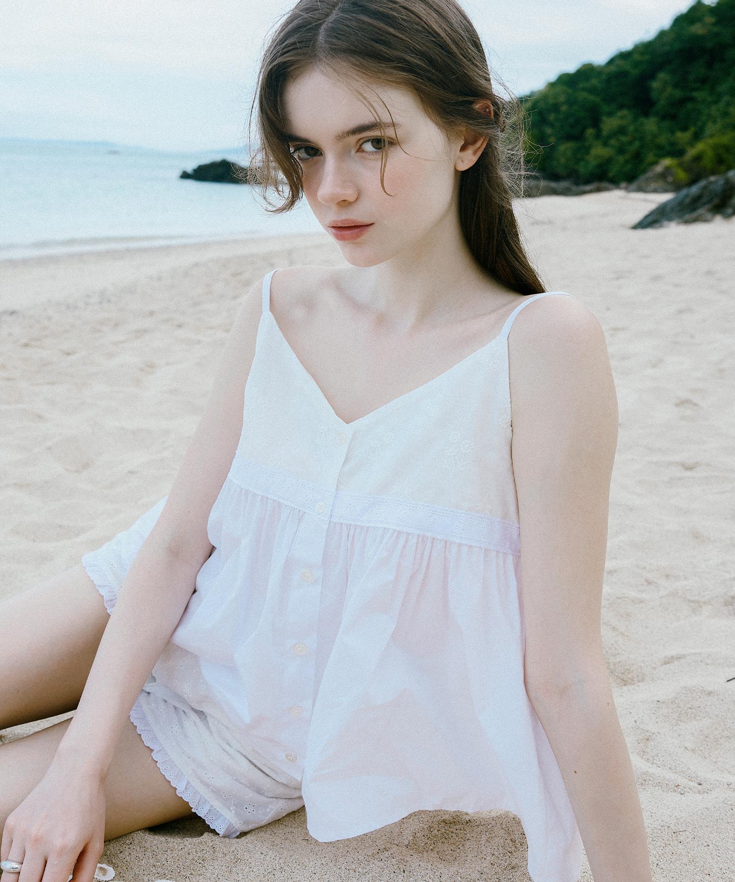 Letter From Moon Cine Punching Lace Blouse (White) White/Free