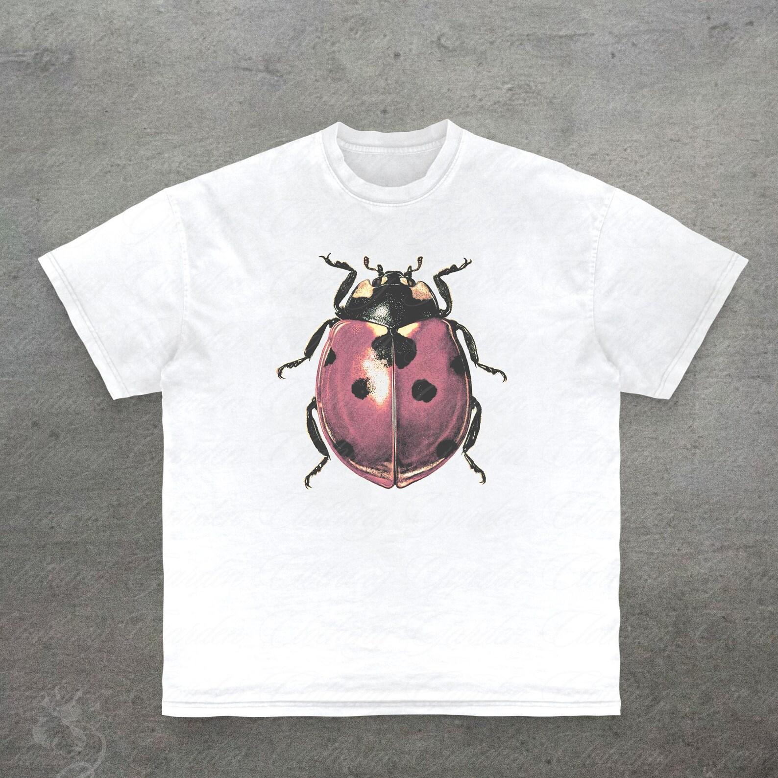 Ladybug Graphic Tee, Cute Nature Lover T-Shirt for Women Men, Vintage Style Cottagecore Insect Top, Botanical Bug Shirt, Insect Lover Gift 4XL