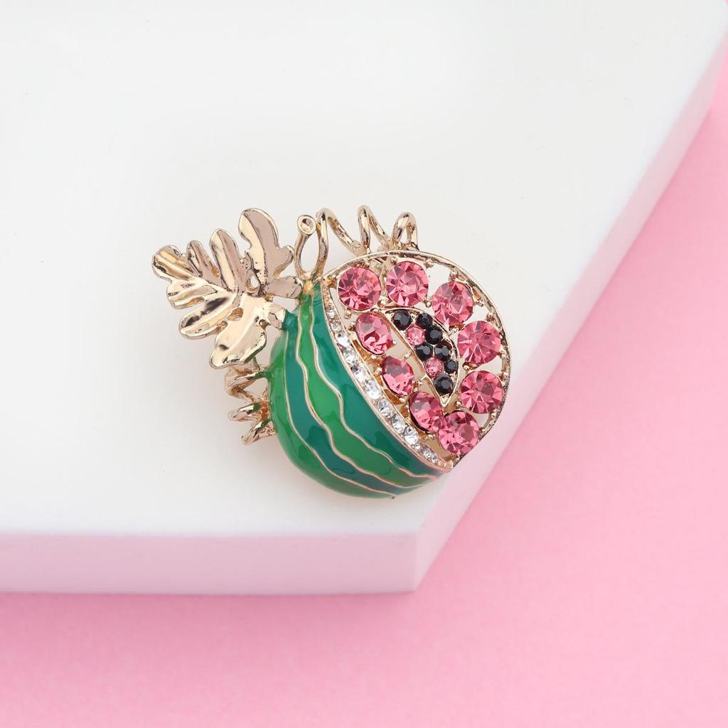 Koreanischer Mode Pullover Brosche - Buntes Frucht Trauben Design für Damen, Vielseitige Anstecknadel für Strickjacken und Studentenstil.