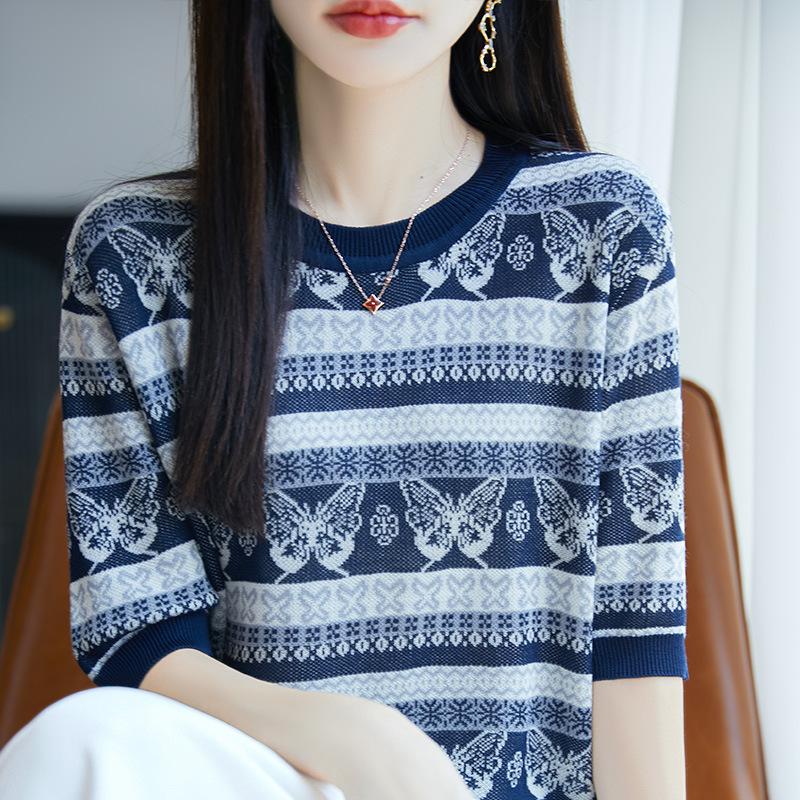 

Новая летняя маленькая блузка-футболка — это универсальный жаккардовый вязаный кардиган с рукавом до локтя для женщин. XL