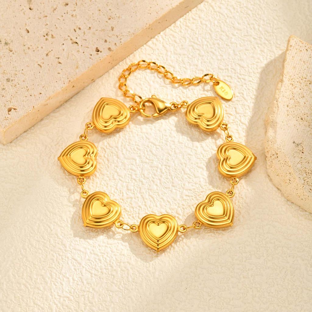Unique Hollow Strawberry Heart Shape Necklace for Women,18K Gold-plated Stainless Steel Chain Necklaces,Fashion Jewelry Gift