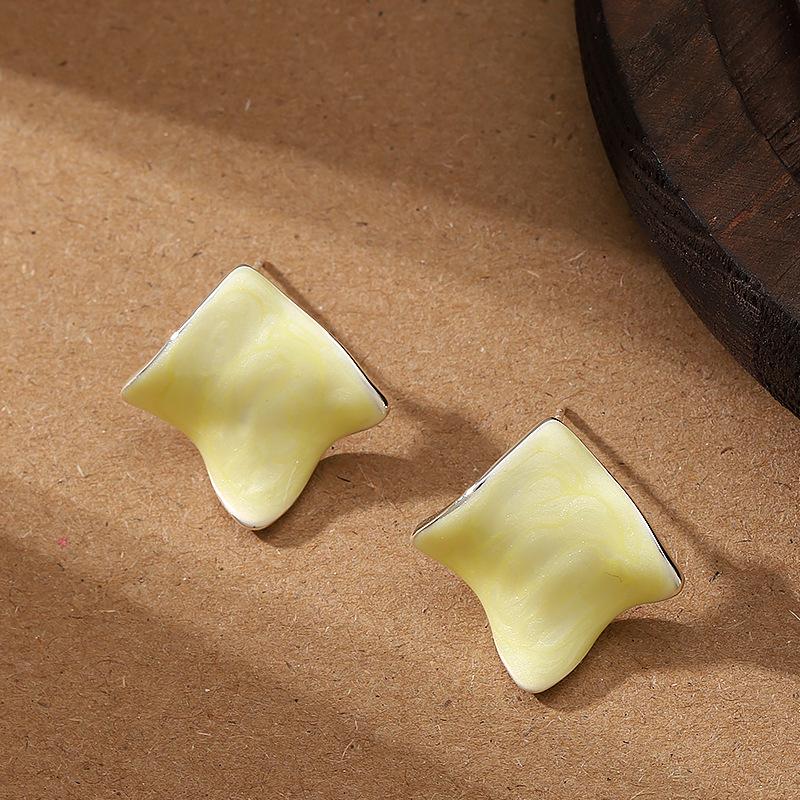 

Mori sweet temperament simple irregular geometric square oil drip earrings light luxury high-end commuter earrings жовтий