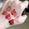 Dunkle Welle Irisierender Spiegel Lipgloss: Feuchtigkeitsspendender, langanhaltender Lippenstift im koreanischen Stil für einen natürlichen Nude-Look mit aufhellendem Glosseffekt.