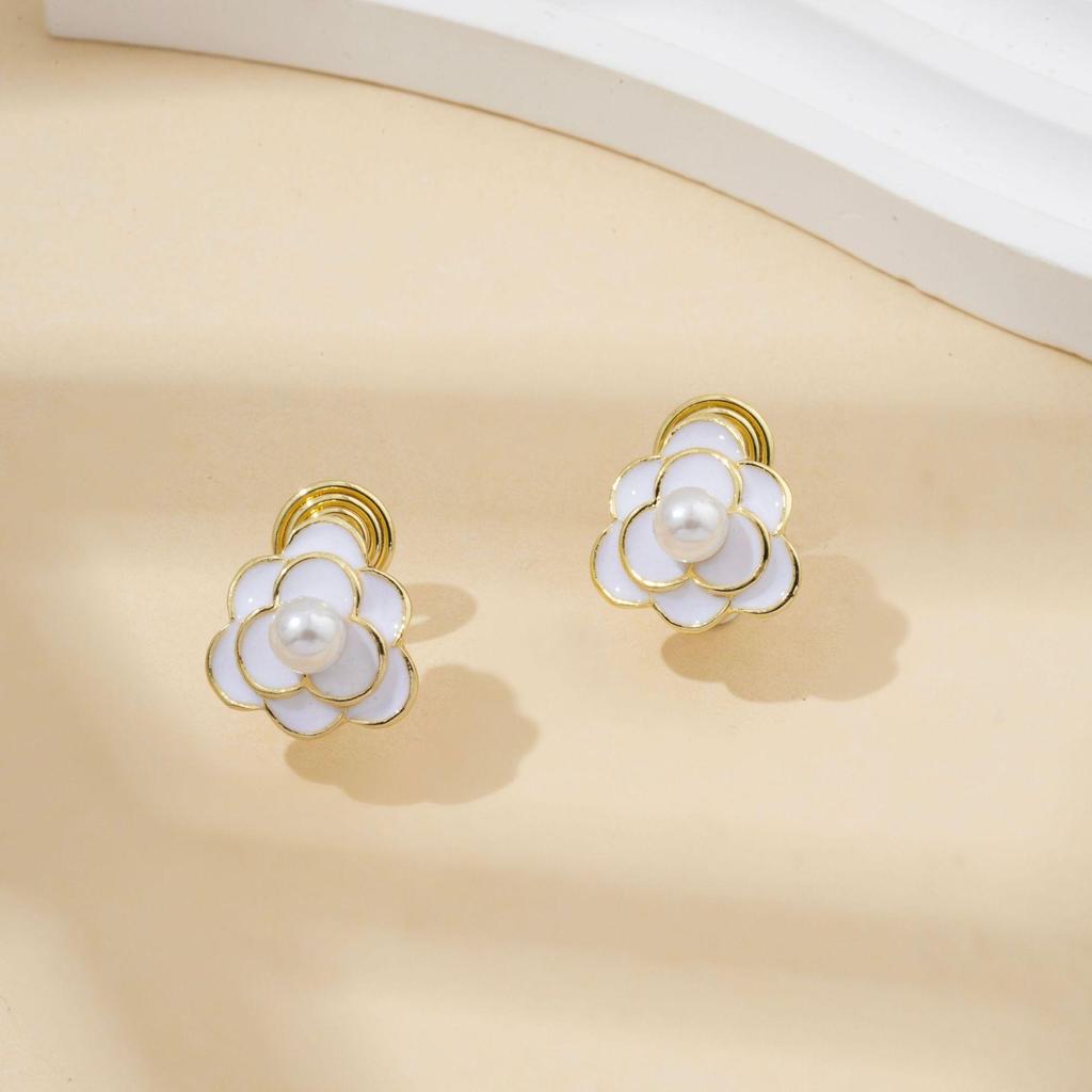 Pearl Mosquito Coil Disc Ear Clips: No-Pierce, Elegant French-Style Earrings for Women