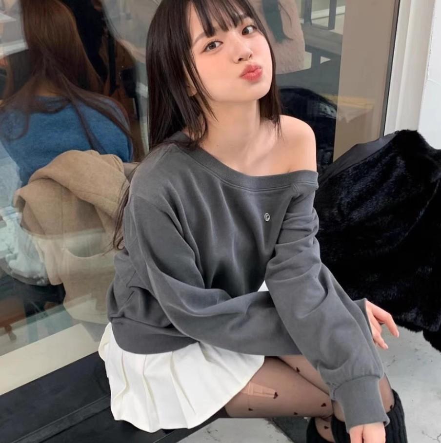 Dongdaemun spring Ruth, the same oblique off-shoulder chest small label wool ring loose pullover long-sleeved sweater women