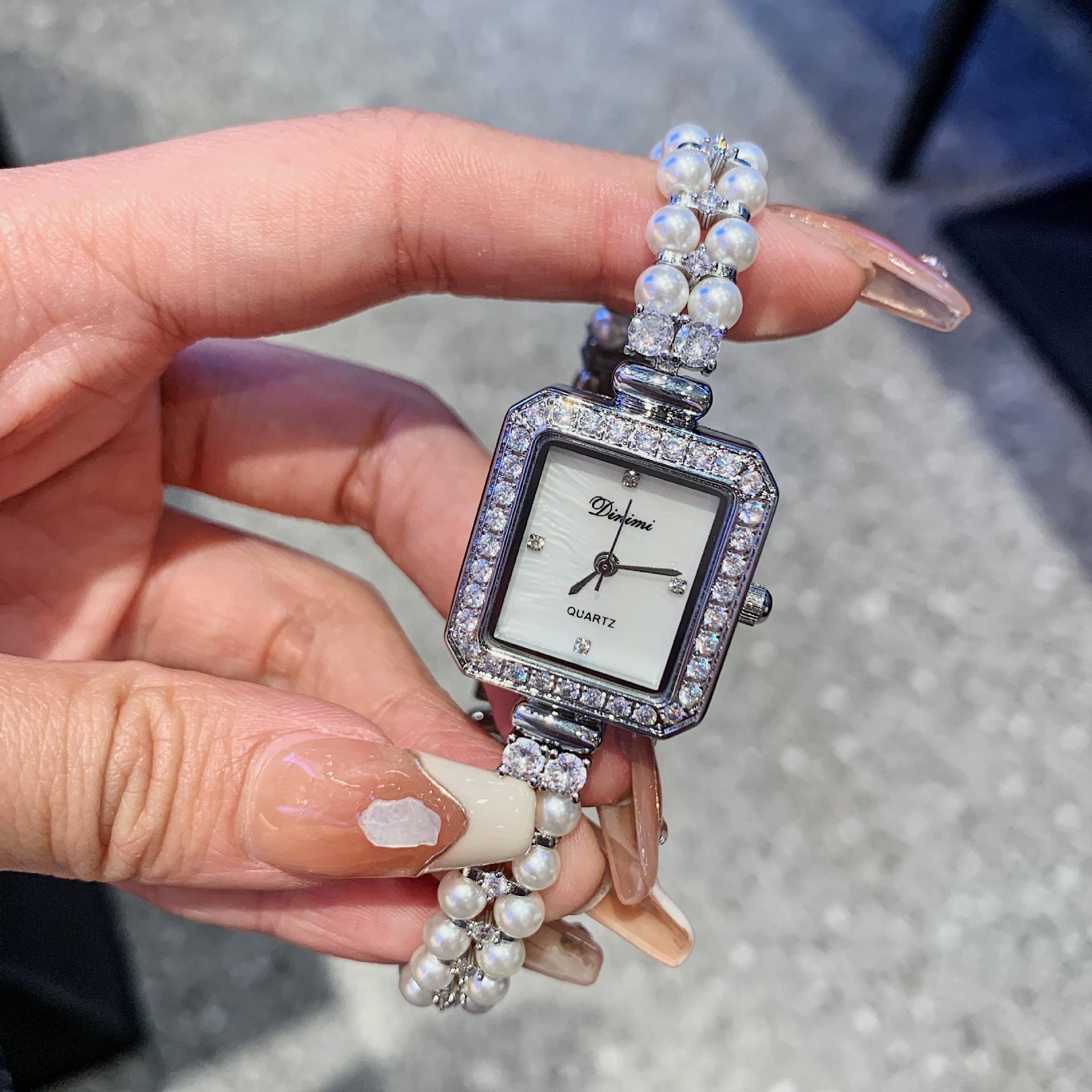 

Новые модные квадратные ретро-часы с бриллиантовым браслетом, темпераментные повседневные легкие роскошные женские кварцевые часы с тремя стрелками
