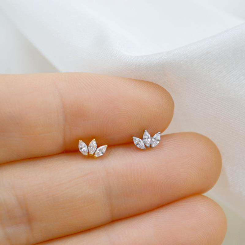 Titan G23 Coroană Marcheză Zircon Stud pentru Buze și Urechi pentru Piercing Medusa, Helix și Cartilaj.