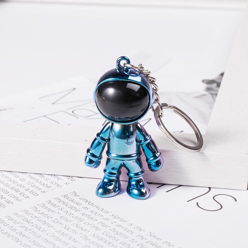 3D Astronaut Keychain: Trendy Car Pendant & Bag Accessory for Men and Women