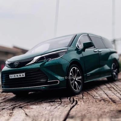 New 1:24 Scale SIENNA MPV Van Toy Car Model Die-cast Miniature Pull Back Sound and Light Car Door Can Be Opened Collectible Boy Children Gift
