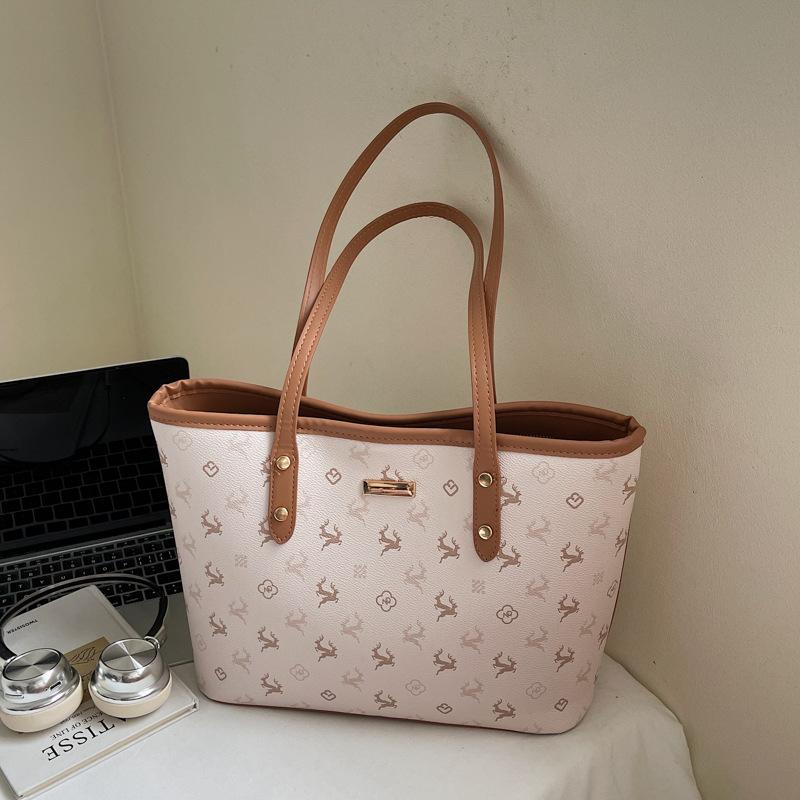 A Large-capacity and Stylish Tote Bag for Fashionable College Students' Classes