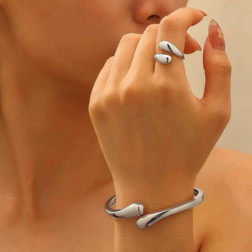 2-teiliges kreatives Metall-Durchbruch-Blatt-Armreif- & Ring-Set für Damen
