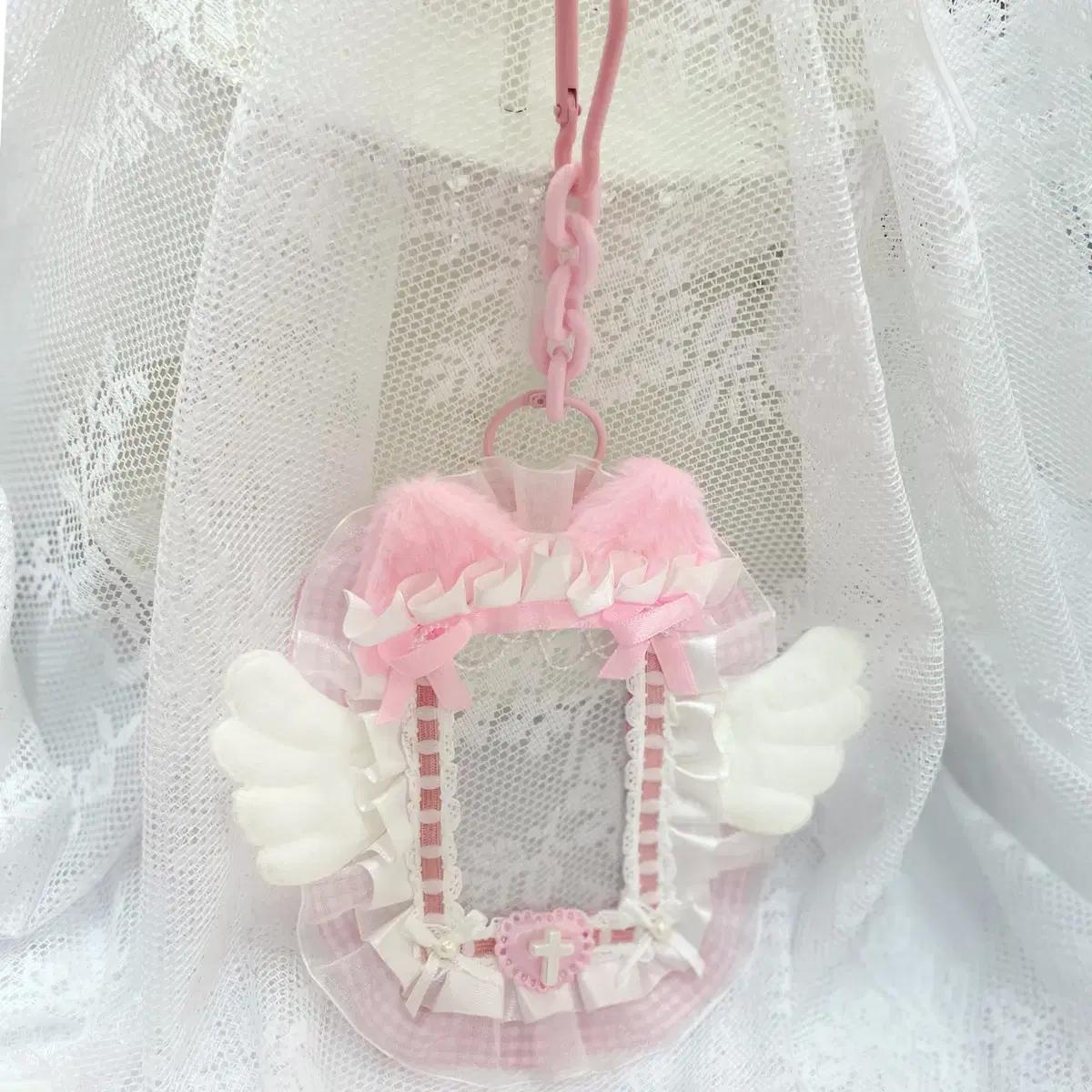 

Handmade Lace Toploader Rabbit Wing Keyring Pink