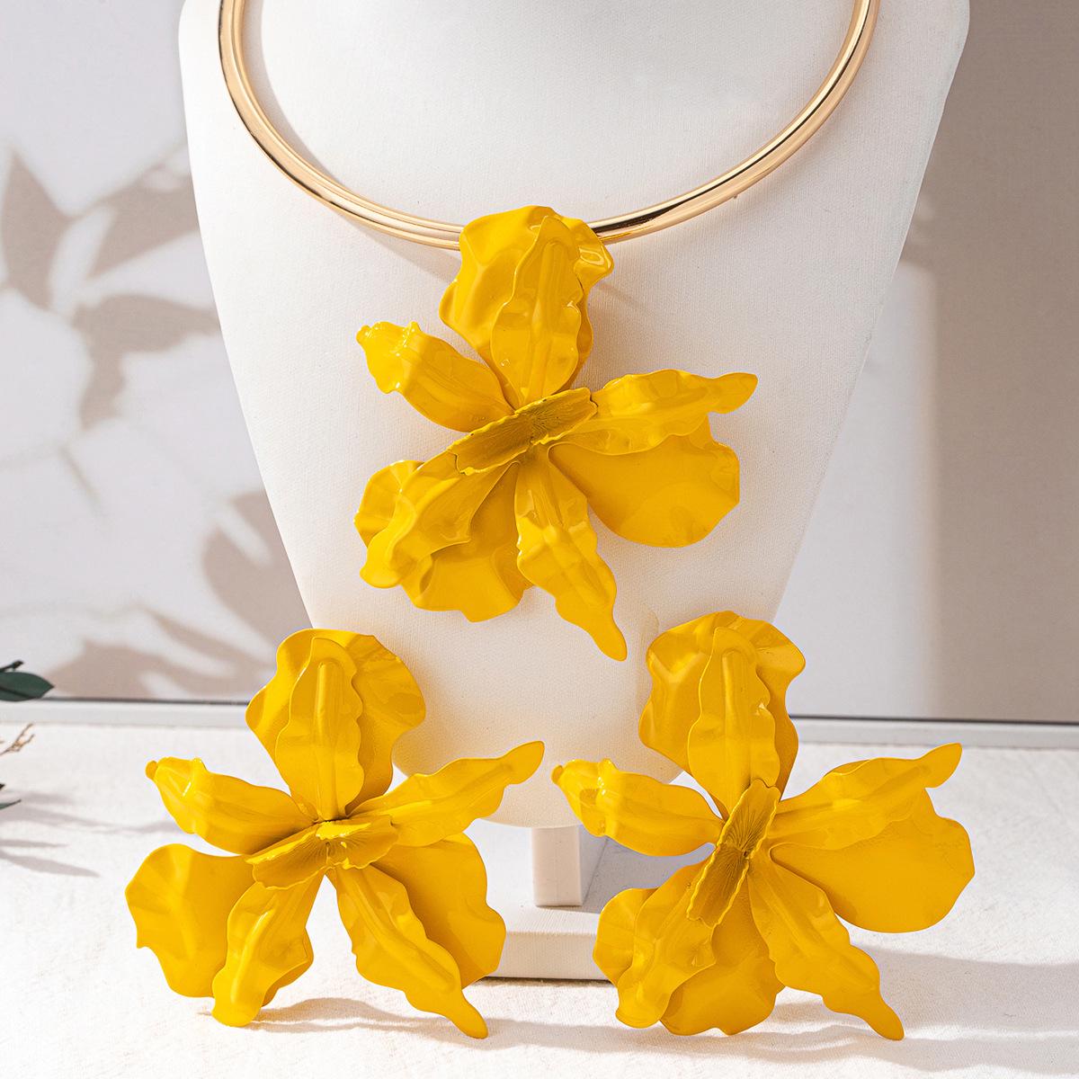 Exaggerated Floral Pendant Necklace & Earring Set - Women s Irregular Petal Design, European & American Street Style