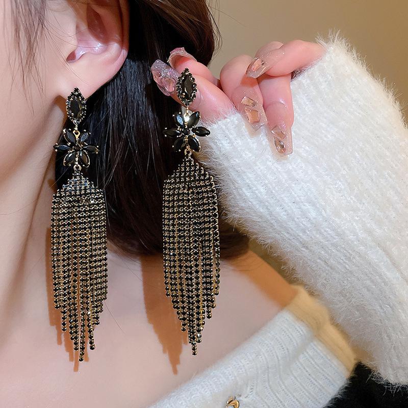 S925 Silver Needle Rhinestone Tassel Earrings - Exquisite Long Claw Chain with Colored Diamonds, European & American Style