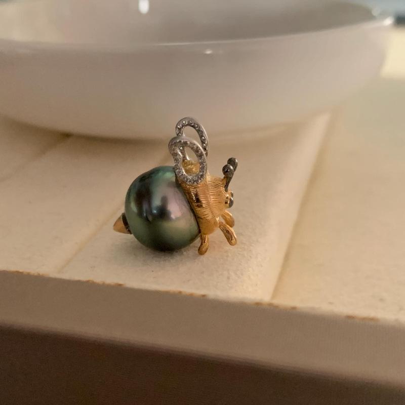 Cute Bee Honey Stick Pearl Necklace Colored Animal Modeling Personality Creative Gold Necklace