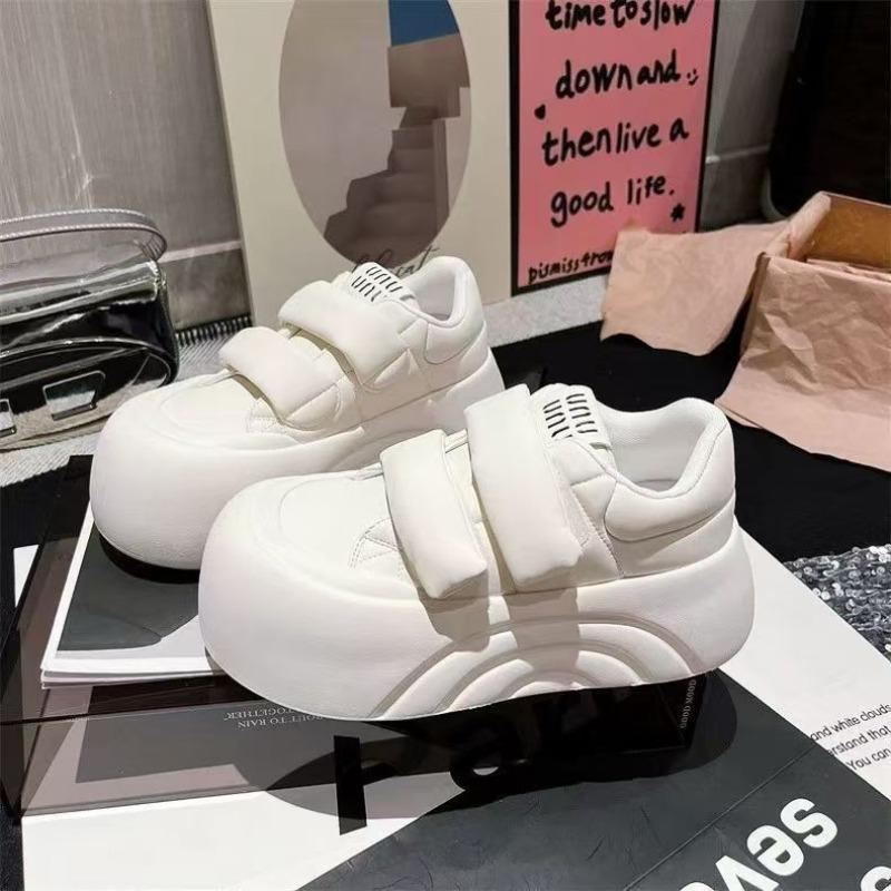 Magic sneakers white spring and autumn thick-soled big-head board shoes cute board muffin little white shoes round head heightening bread