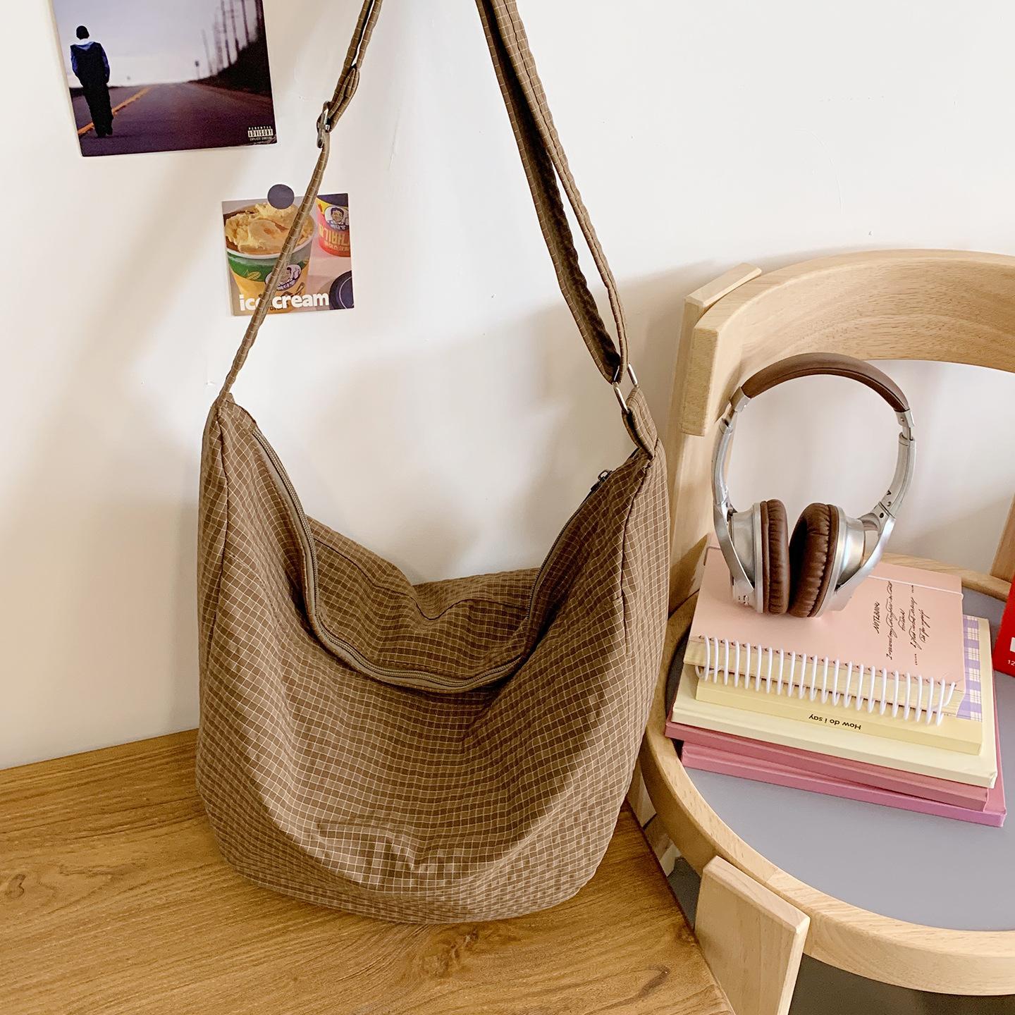 

New high-end niche trendy nylon bag plaid fashion casual large-capacity shoulder crossbody dumpling bag хаки