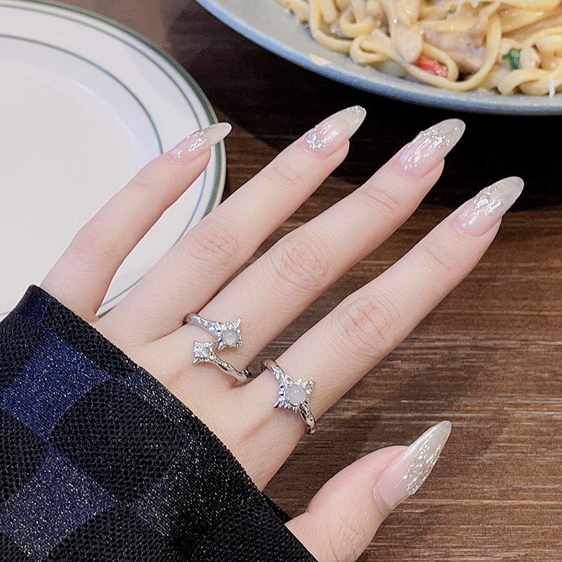 Flüssige Textur Unregelmäßiger Französischer High-End Mondstein Offener Ring Nischendesign Personalisierter Stern Zeigefingerring