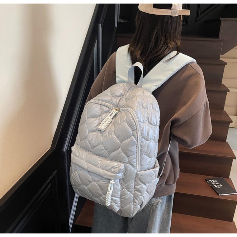 Simple Design Quilted Backpack Casual Daily Backpack for Women Lightweight Classic Style Ideal for School Travel Commute and Fashion Outfits