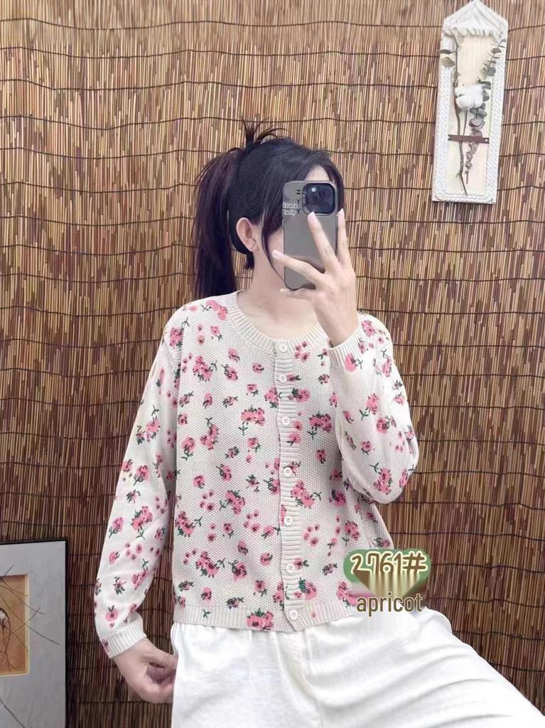 Autumn 2025 Korean-Style Print Cotton Knit Sweater: Casual Loose-Fit Long Sleeves in New Academic Style.