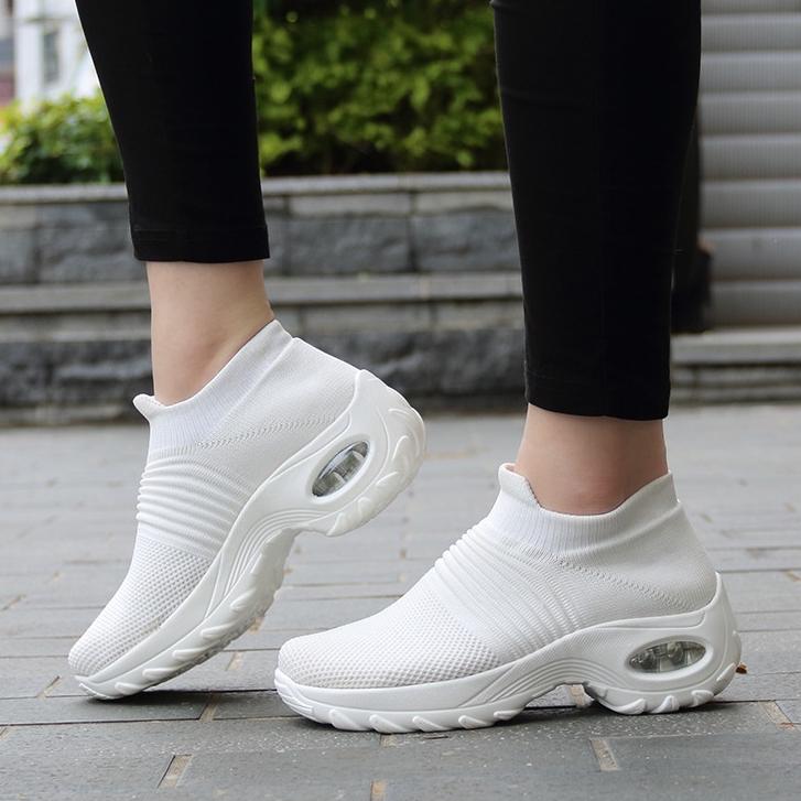 Женские кроссовки Slip on New Cushion Breathable All-black Lady Shoes White Rubber Shoes 35 белый