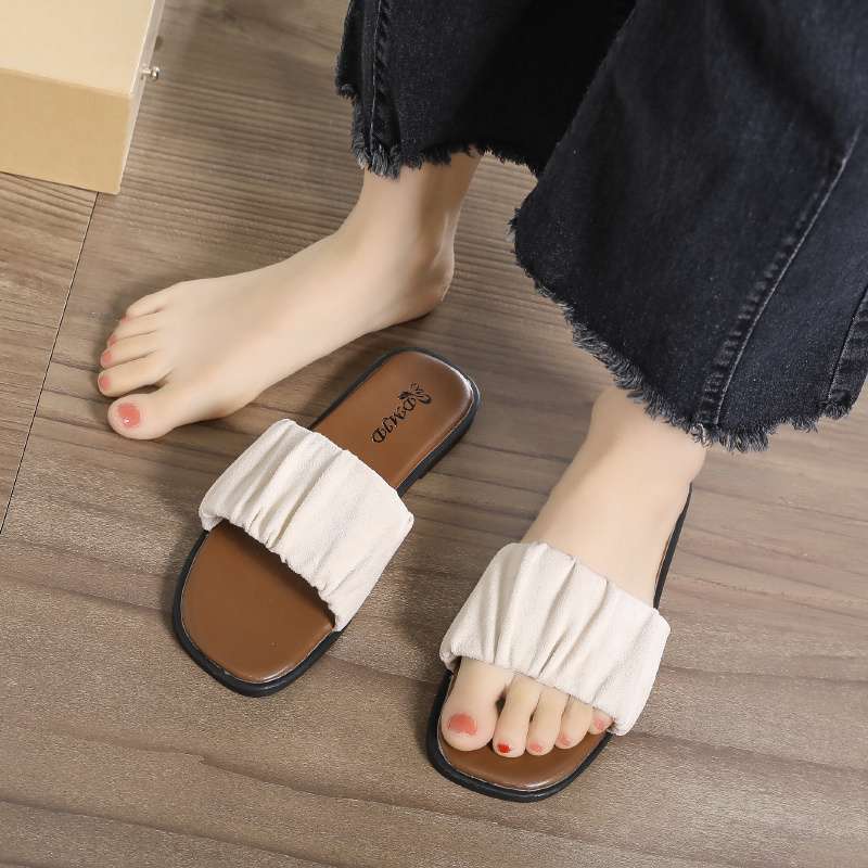Flat Bottom One-word Small Fragrant Slippers Women's Summer 2025 New Outer Wear Super Hot Fashion High-end Cool Slippers
