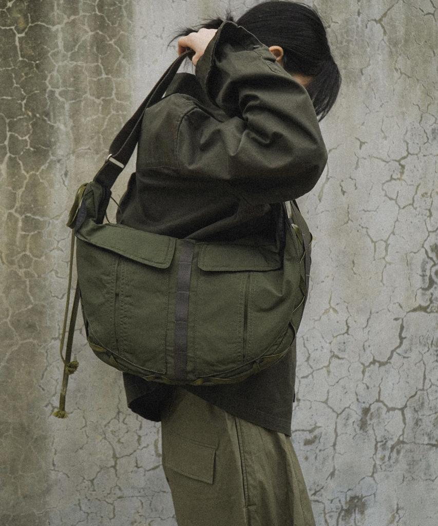 Iugamakaras Taped Shoulder Bag (Khaki)