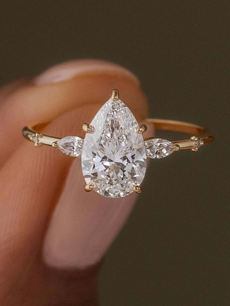 S925 Silver Droplet 7*10mm 2CT Moissanite Ring, A Fine Jewelry Piece, Fashionable and Exquisite, Suitable for Gifting
