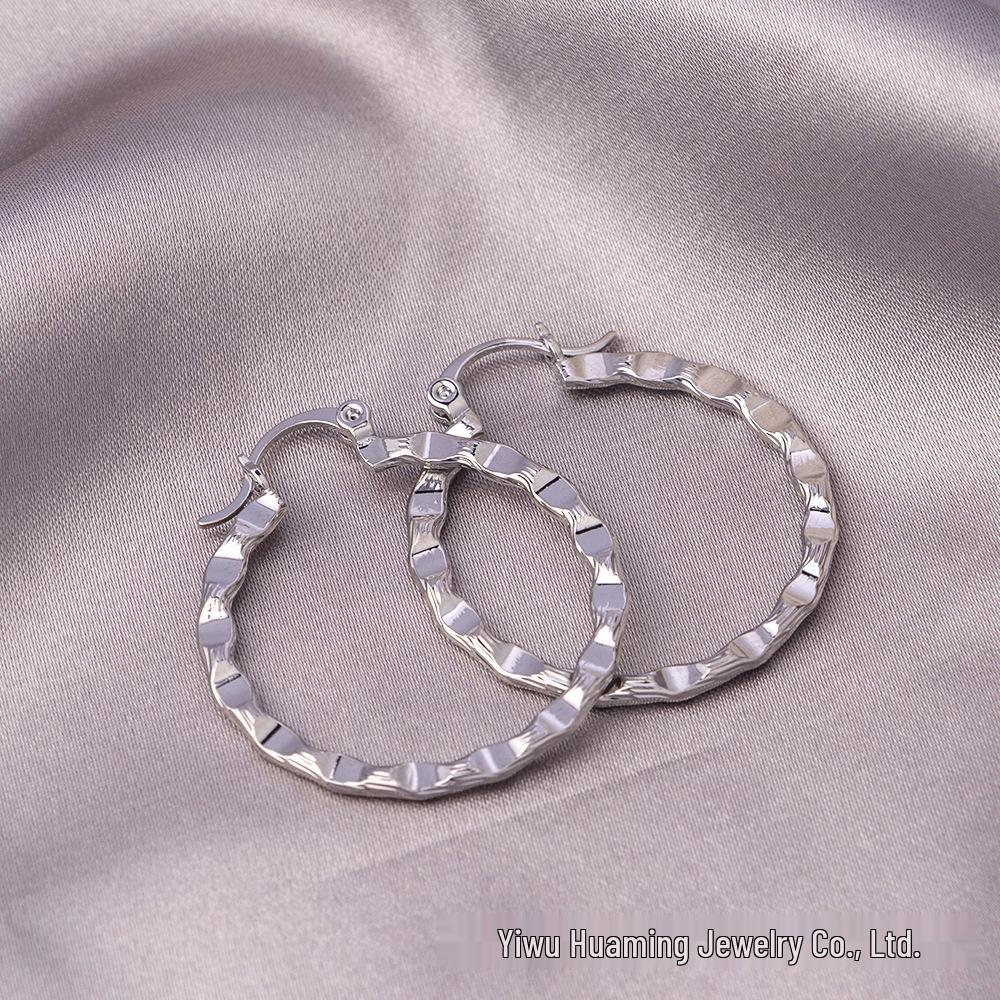 Elegante baumelnde Ohrringe mit französischen Perlen: Vergoldet, Vintage-Design in Silber 925