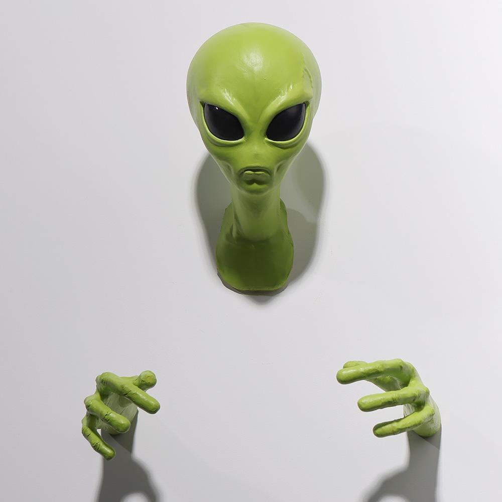 Green Alien Wall Hanging Art UFO Visitor 51 Area Extraterrestrial Organism Monster Study Living Room Ornament Lover's Gift
