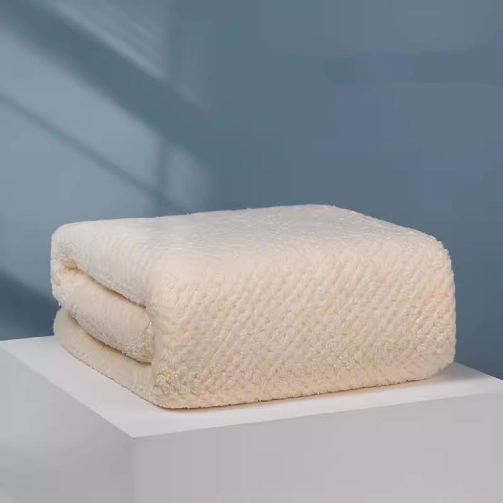 1pc Solid Color Coral Fleece Bath Towel Pineapple Grid Pattern Large Bath Towel Beach Towel Household Absorbent Bath Towel for Adult