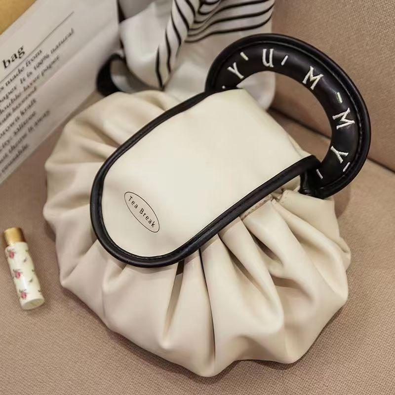 2024 Women s Portable Large-Capacity Travel Makeup and Toiletries Bag