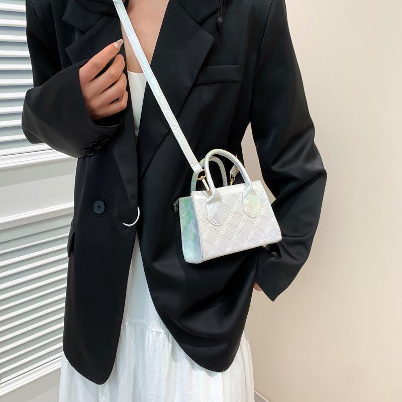 Spring New Fashionable Casual One-shoulder Simple and Beautiful Handbag Women's Crossbody Bag Commuting Small Square Bag