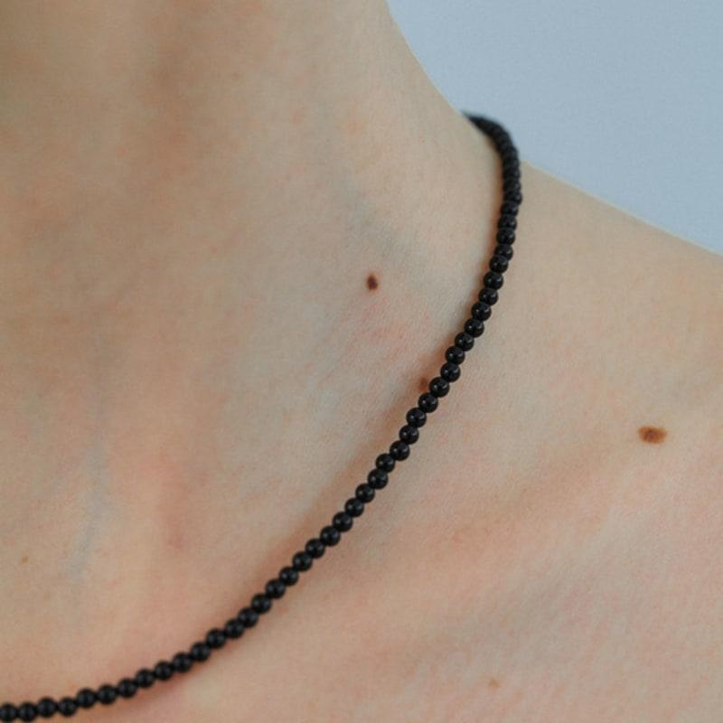 

MIDNIGHT MOMENT thin onyx necklace black