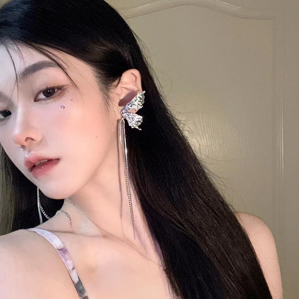 Sweet and cool girl~ Light luxury high-end butterfly earrings New year's trendy cold wind sweet stud earrings and ear jewelry