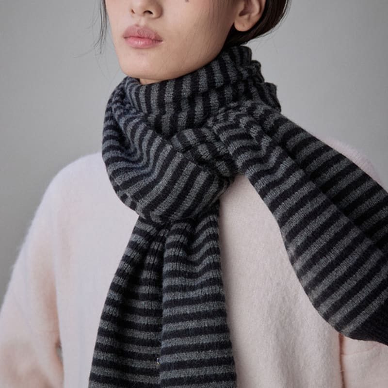COQUET Atelier Stripe Knit Muffler Black Charcoal