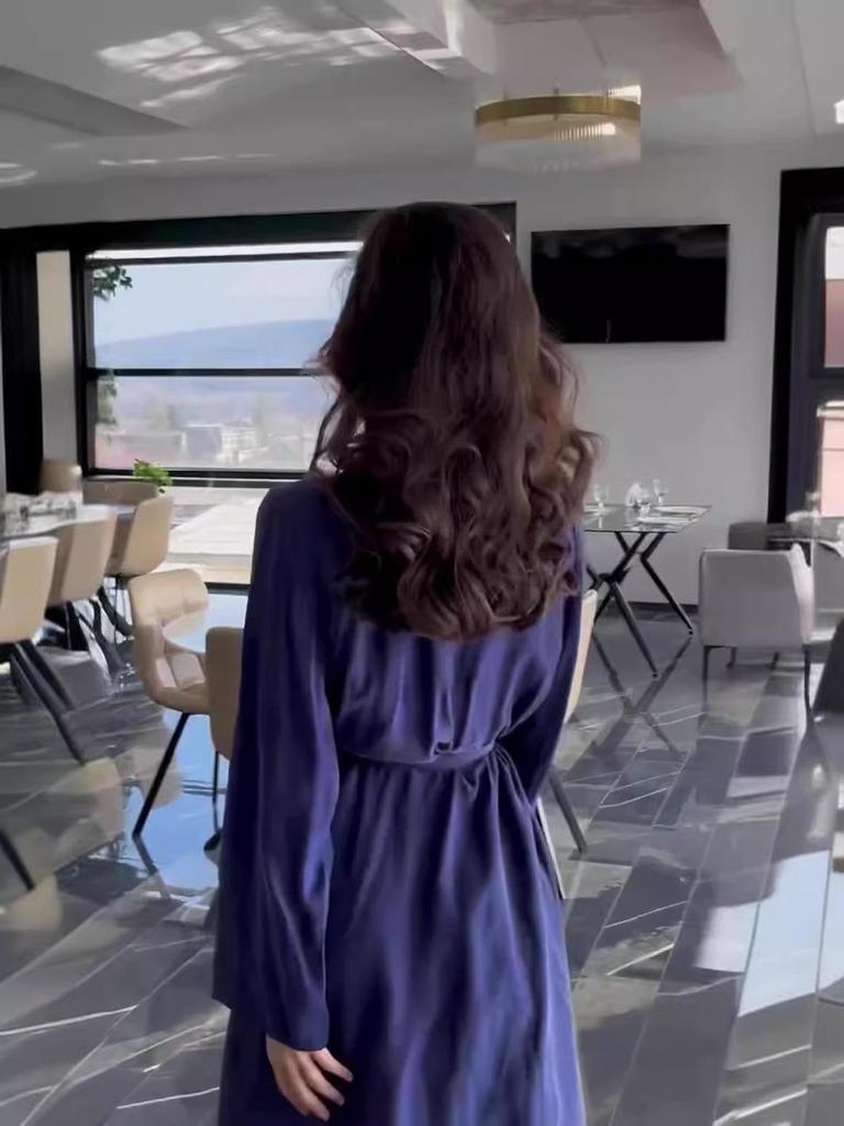 2024 Autumn Women's V-Neck Tie Waist Long Sleeve Midi Dress - Solid Color, European & American Style.