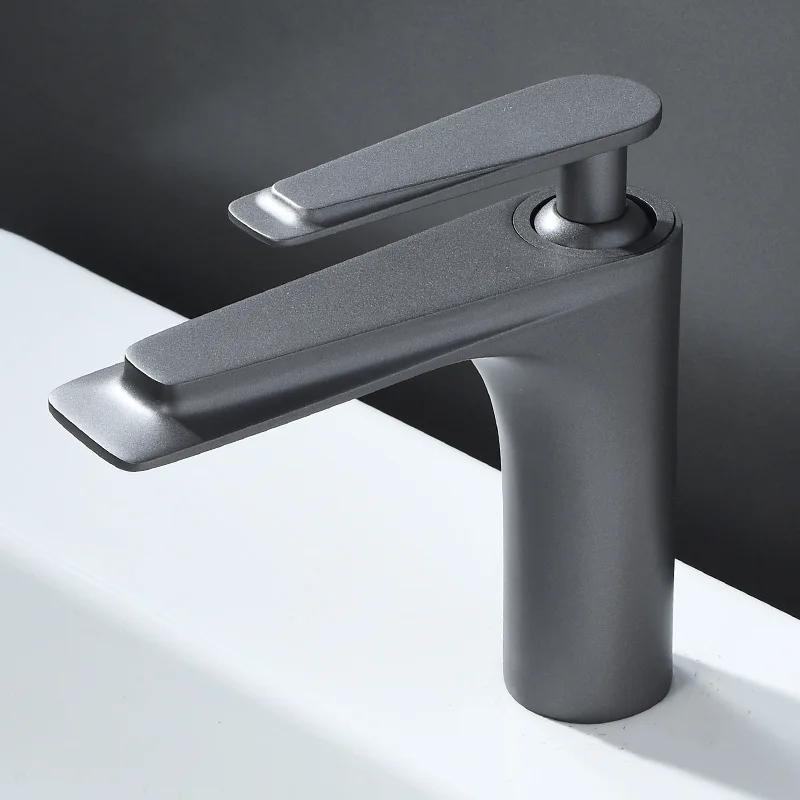 Northern Europe Basin Faucet Hot Cold Mixers Taps Deck Mount Bathroom Sink Basin Faucets Single Handle White Black Gold