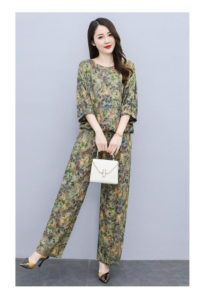 Retro Printed Wide-Leg Pants & Mid-Sleeve Round Neck Top - Elegant Two-Piece Set for Mothers