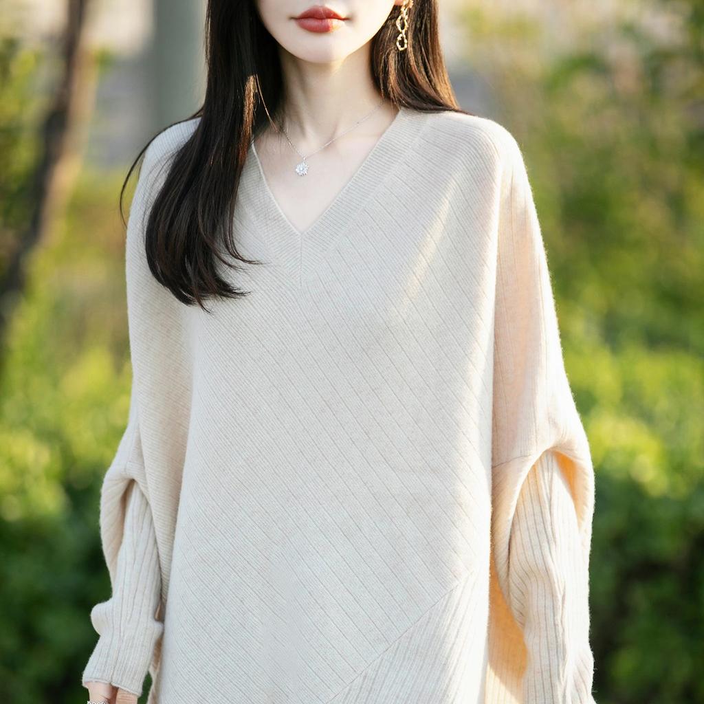 Elegant V-Neck Women's Wool Sweater - Autumn/Winter Fashion: Versatile and Stylish Loose Fit