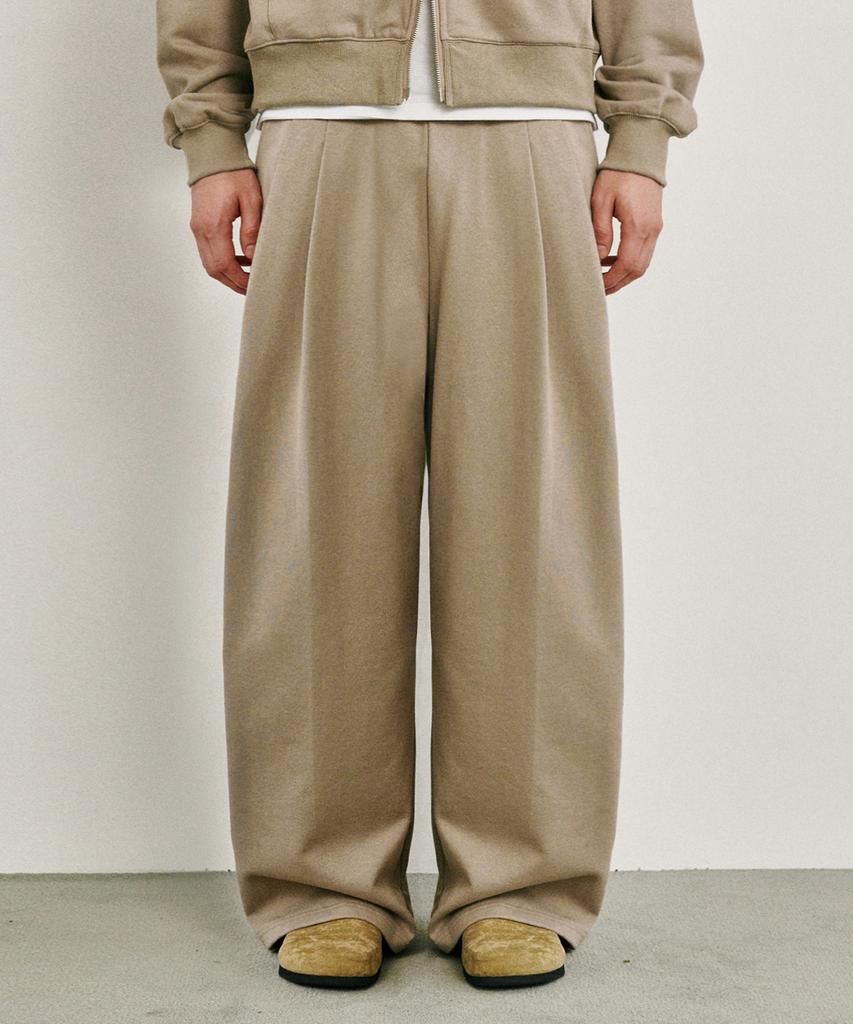 GLW Wide Double-Pleat Sweatpants Beige