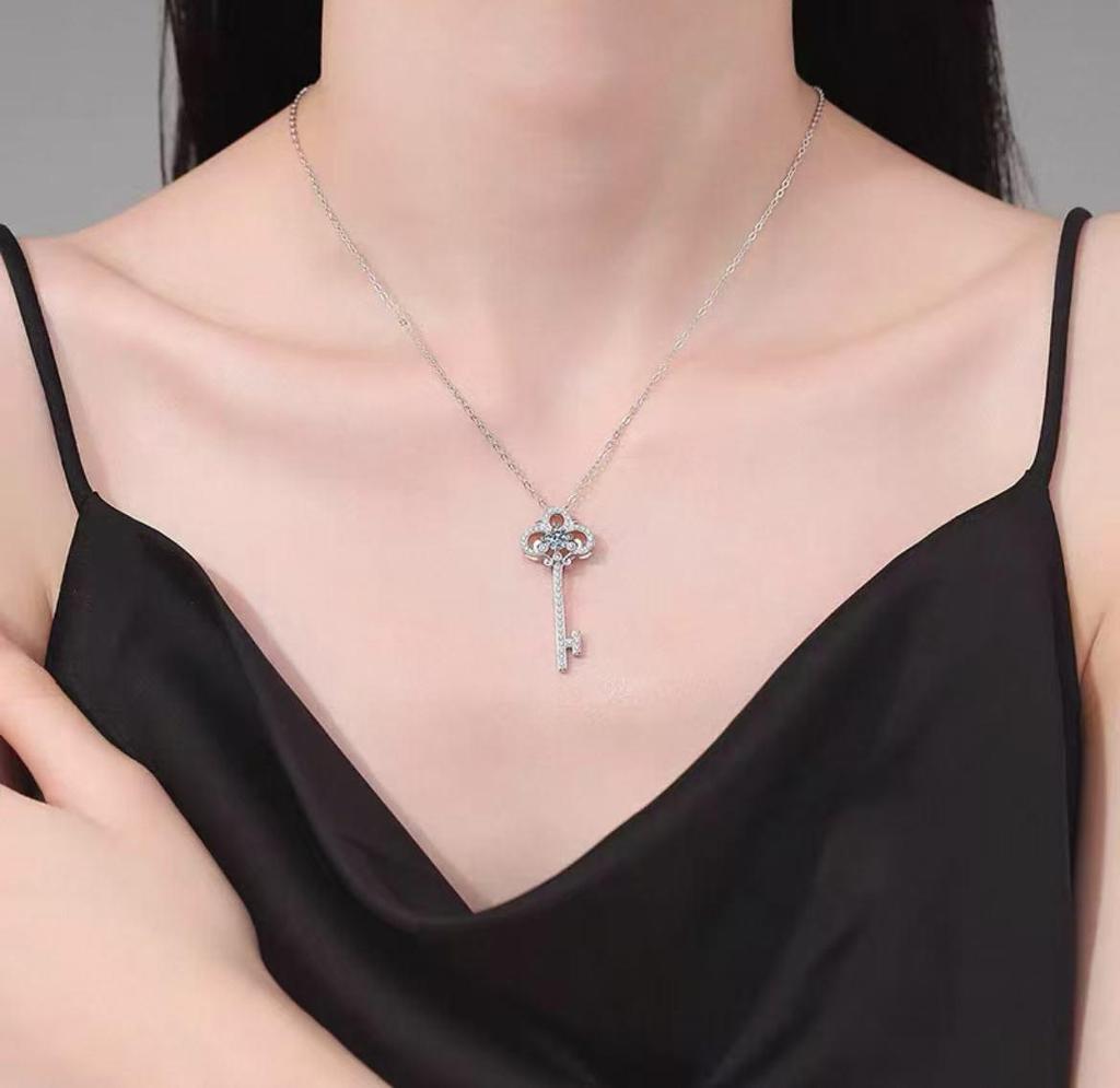 S925 Sterling Silver Twilight Key Necklace: Full Diamond Clavicle Chain, Elegant High-End Gift.