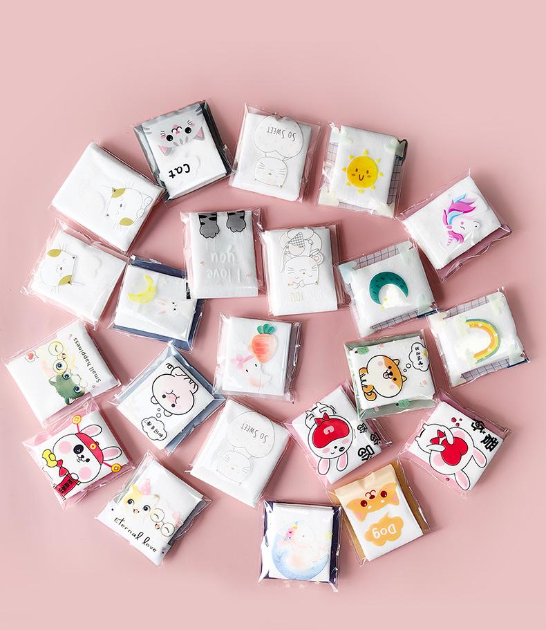 

25 штук милых мультяшных ватных дисков: Маленький пакет для снятия макияжа, влажного компресса или использования в спа. 5x6 cm