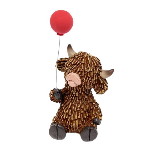 

Valentine s Day Highland Cow Figurine Resin Love Heart Highland Cow Statue Romantic Farmhouse Table Ornament for Kitchen Tiered Tray Home Decor