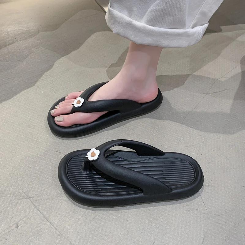 Fashion Women's Slippers 2025 Hot Selling Indoor Solid Color Clip Toe Slippers Outdoor Fashionable Casual Comfortable Women's Sandals