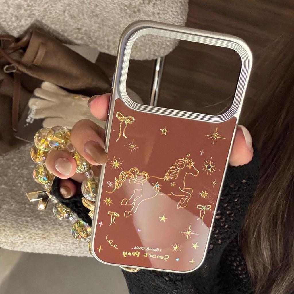 Creative Gold Pony Phone Case Bracelet for iPhone 16, iPhone 17, iPhone 17 Pro Max