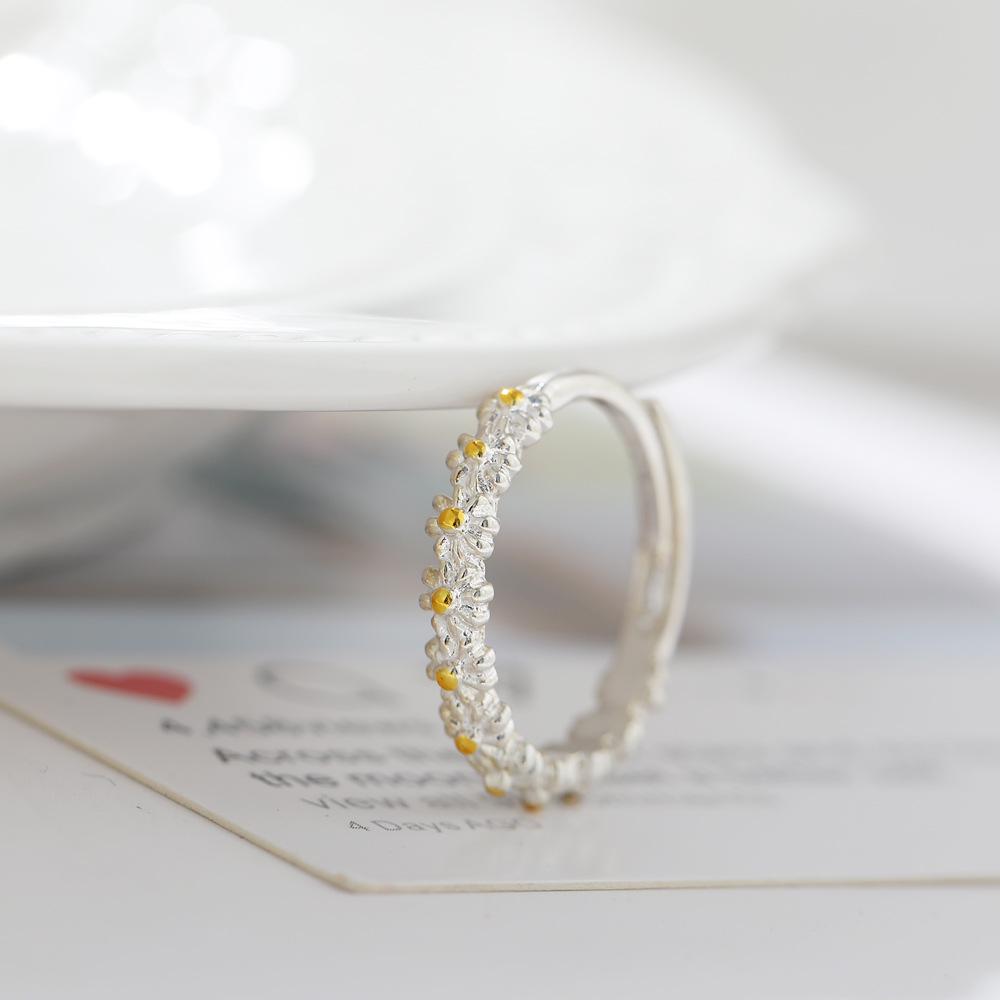 European & American Daisy Two-Tone Open Flower Ring - Women's Creative Simple Design