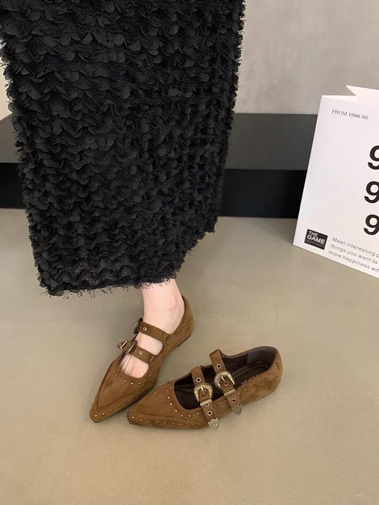 Französische Mode mit innerer Höhenerhöhung, Nieten, spitze Gürtelschnalle, Mary Jane Schuhe, Damen 2025 Herbst, neue Retro, vielseitige Einzelschuhe