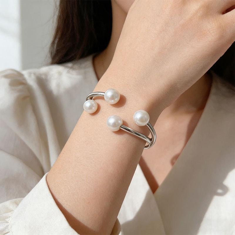 Asymmetrical Pearl & Metal Alloy Bracelet for Women - High-End Light Luxury Design